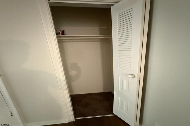 Building Photo - 166 Sussex Pl