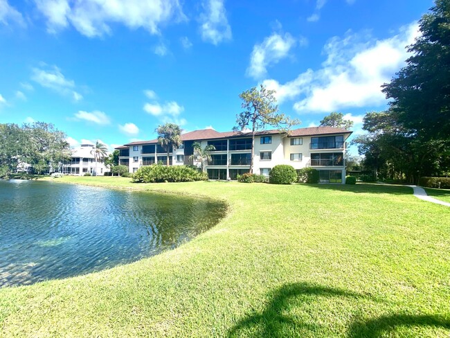 Building Photo - ** PINEWOOD LAKES** 2 BED 2 BATH**ANNUAL *...