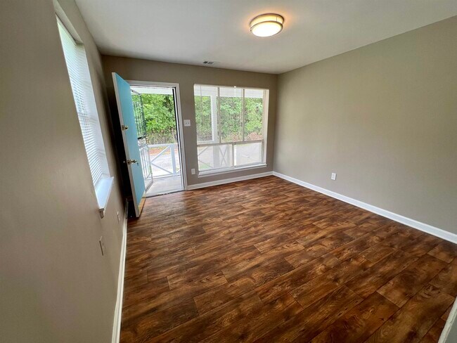 Building Photo - 767 Tanglewood St