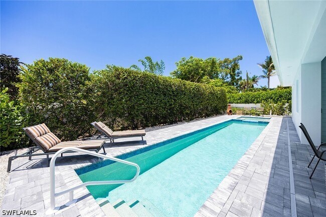 Building Photo - 1232 Royal Palm Dr