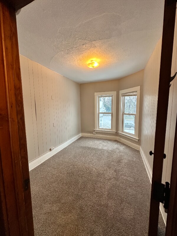 Building Photo - 526 W Beardsley Ave