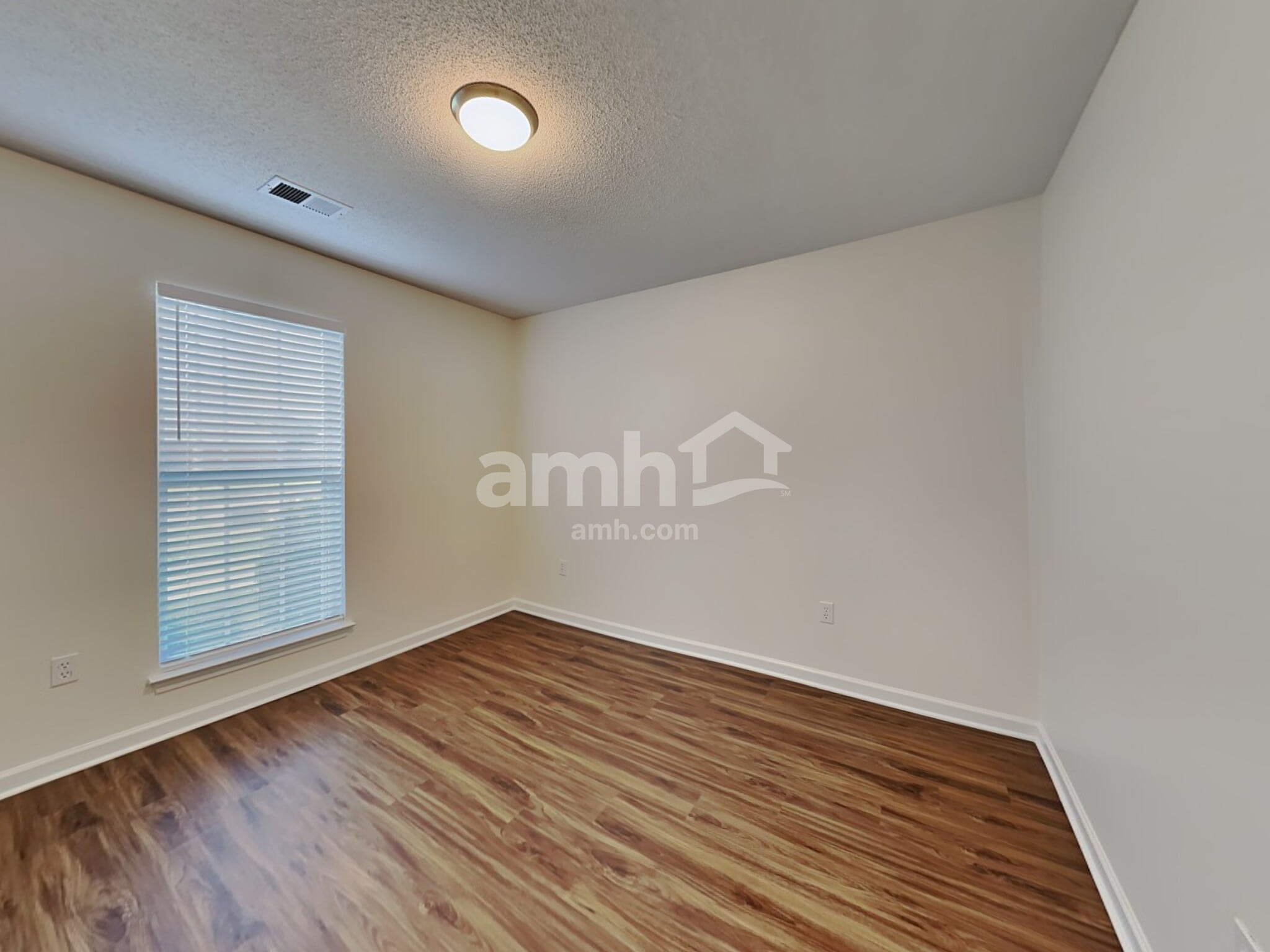 Building Photo - 2605 Hunters Pointe Dr