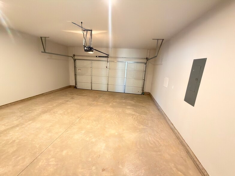 Building Photo - 109 Gervais Cir