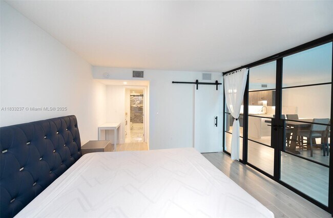 Building Photo - 18081 Biscayne Blvd