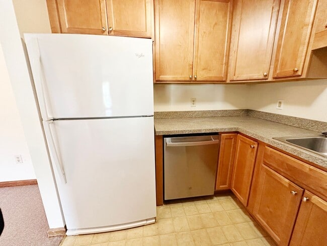 Building Photo - Holden: 2 Bed 1 Bath, Heat & Hot Water Inc...