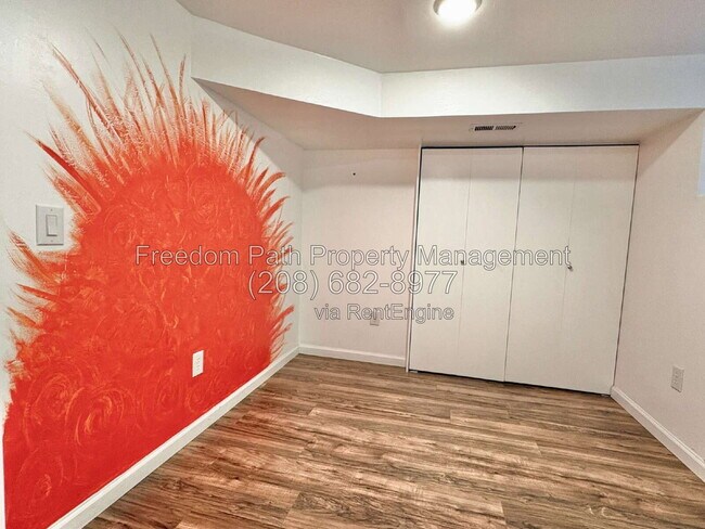 Building Photo - 421 S 11th St