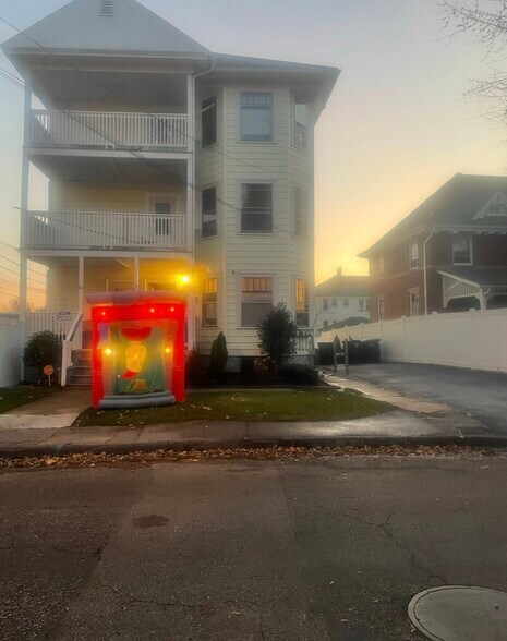 Building Photo - 14 Park St