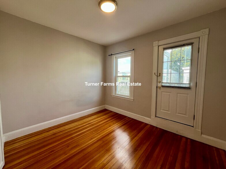 Building Photo - 26 Taft St