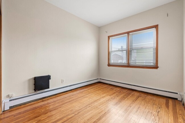 Building Photo - 39 W 51st St