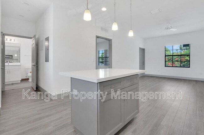 Building Photo - 630 NE 14th Ct