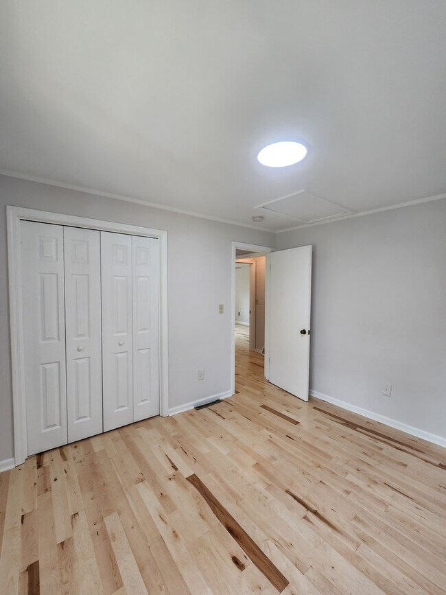 Building Photo - East Asheville Rental!