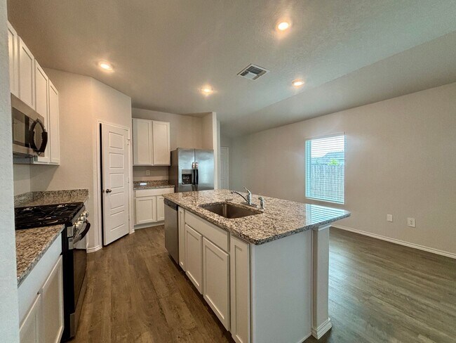 Building Photo - 2024 3-bed 2-bath home in Converse