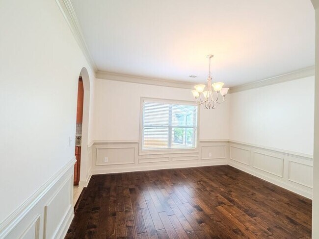 Building Photo - 512 Watercourse Way