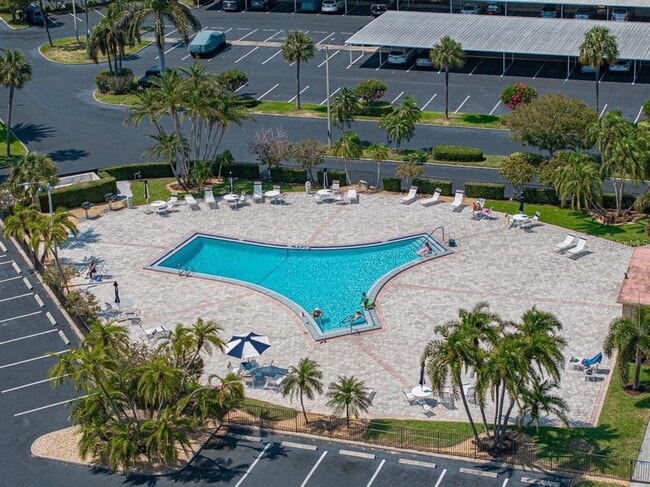 Building Photo - 7625 Sun Island Dr S