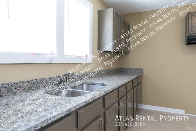 Building Photo - 3029 Poplar Ln