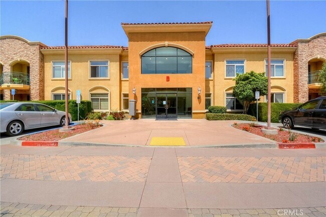 Building Photo - 13798 Roswell Ave