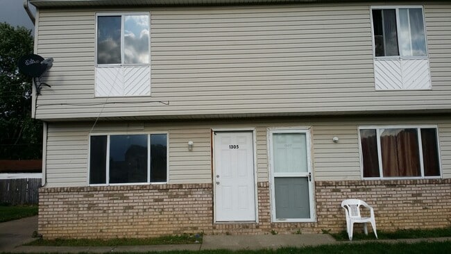Primary Photo - 2 BDRM SIDE BY SIDE DUPLEX FOR RENT.