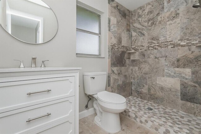 Building Photo - 4400 Old Colony Rd