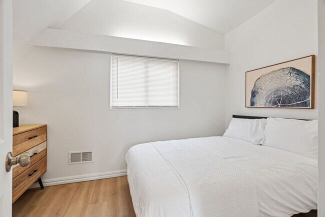 Building Photo - 3720 Greengrass Dr