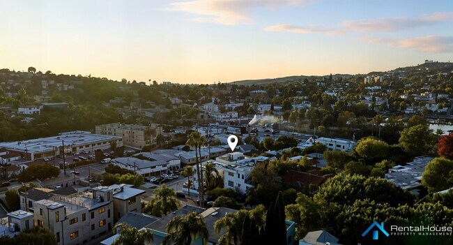 Building Photo - 2821-2822 Avenel St