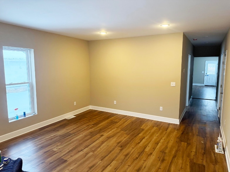 Building Photo - 2743 W Church St