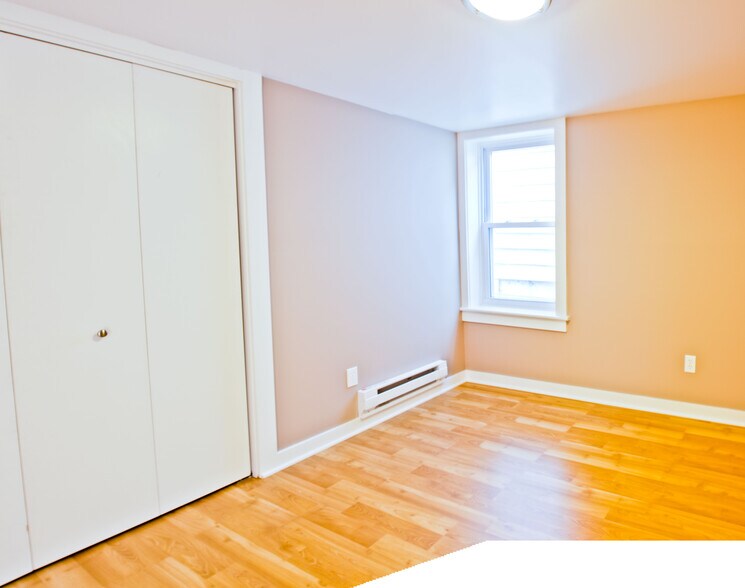 Building Photo - 2119 11th Ave W