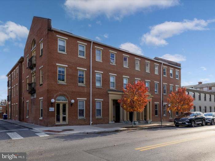 Building Photo - 723 S Charles St