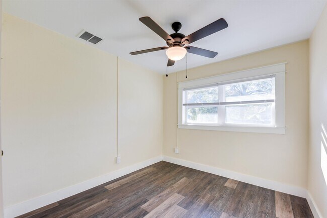 Building Photo - 1500 Dacron Dr