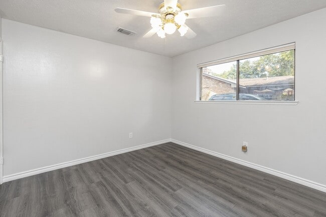 Building Photo - 4011 Flint Creek Dr