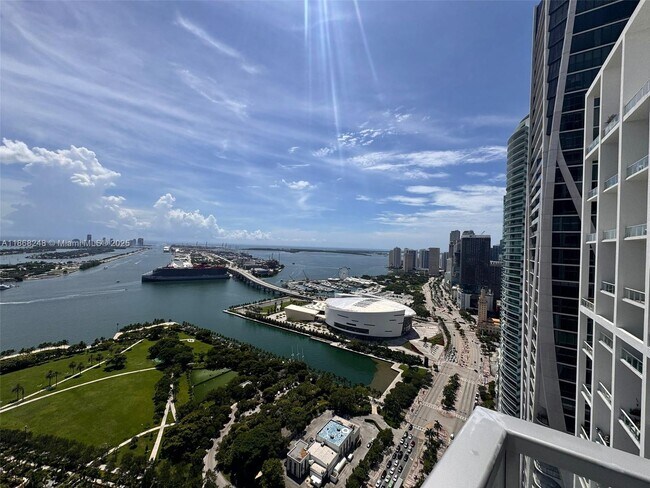 Primary Photo - 1100 Biscayne Blvd