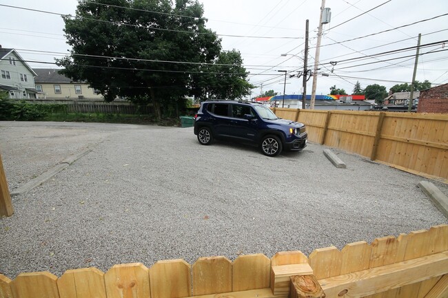 Building Photo - 27 E Duncan St