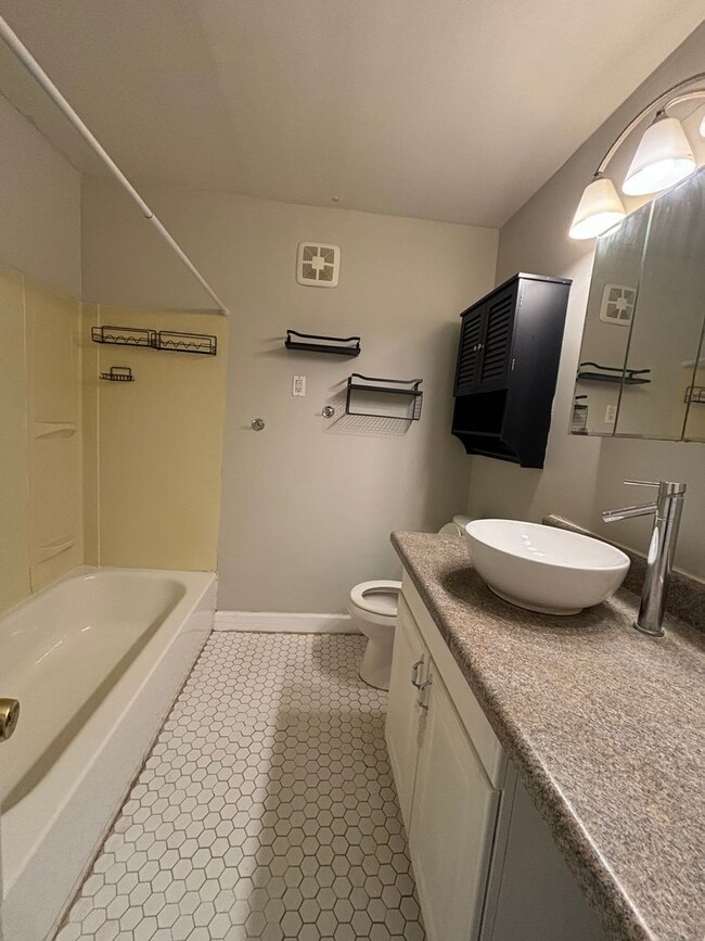 Building Photo - 1211 26th St