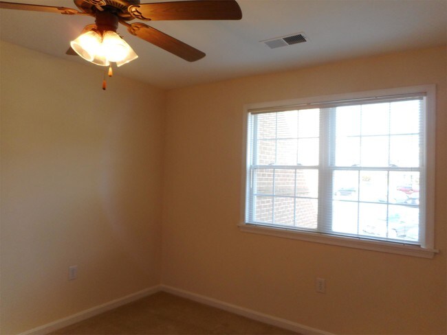 Building Photo - Concord Cove Apartments - 1122-11D