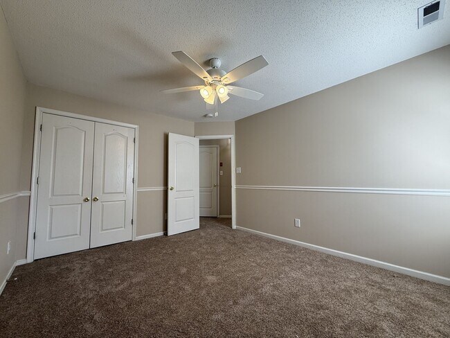 Building Photo - Newly Renovated Modern Home