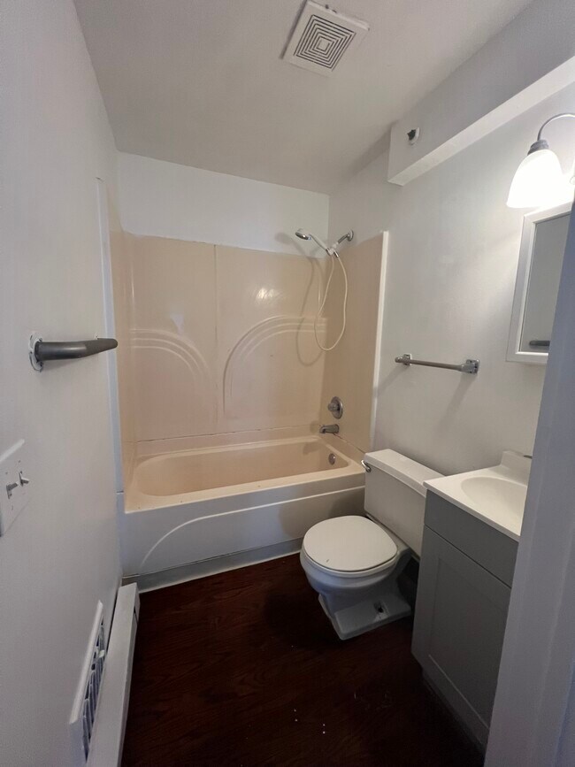 Building Photo - 500 N Catherine St