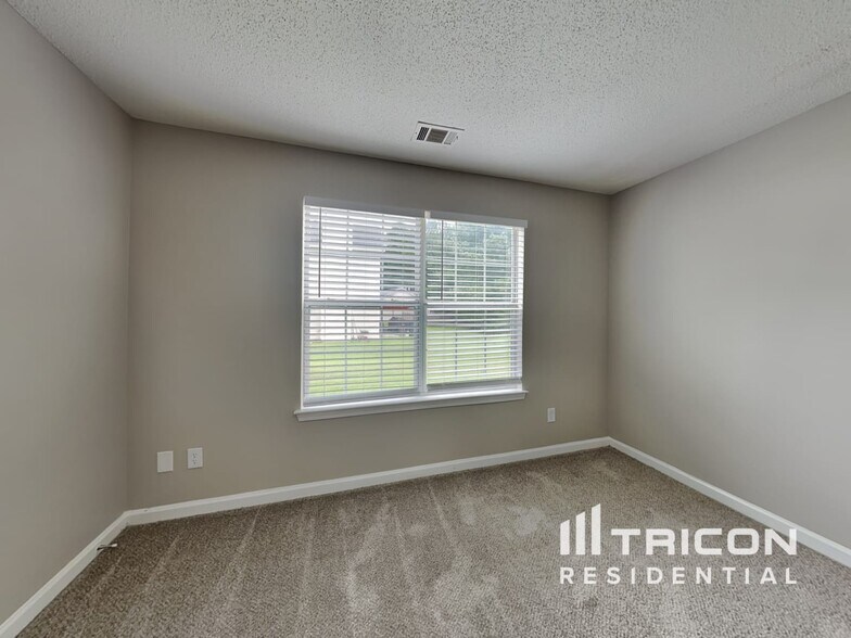 Building Photo - 2620 Thunder Basin Way