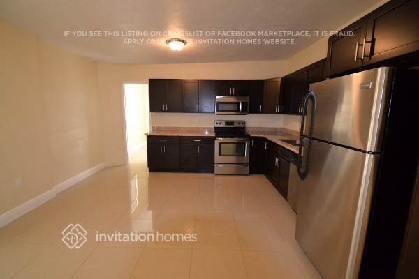 Building Photo - 11235 NW 61st Ave