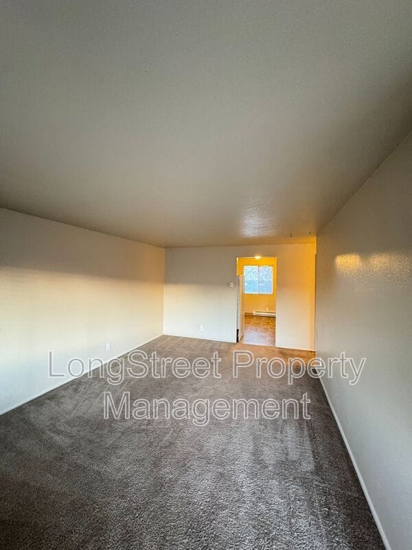 Building Photo - 970 NW Garfield Ave