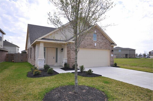 Building Photo - HOME WITH ALL THE UPGRADES! 4 BEDROOM 3 BATH