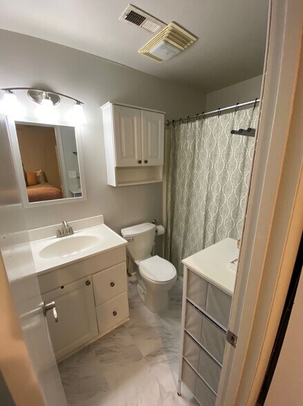 Building Photo - 809 Dora Ct