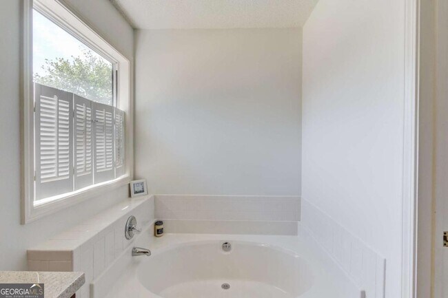Building Photo - 3314 Banks Mountain Dr
