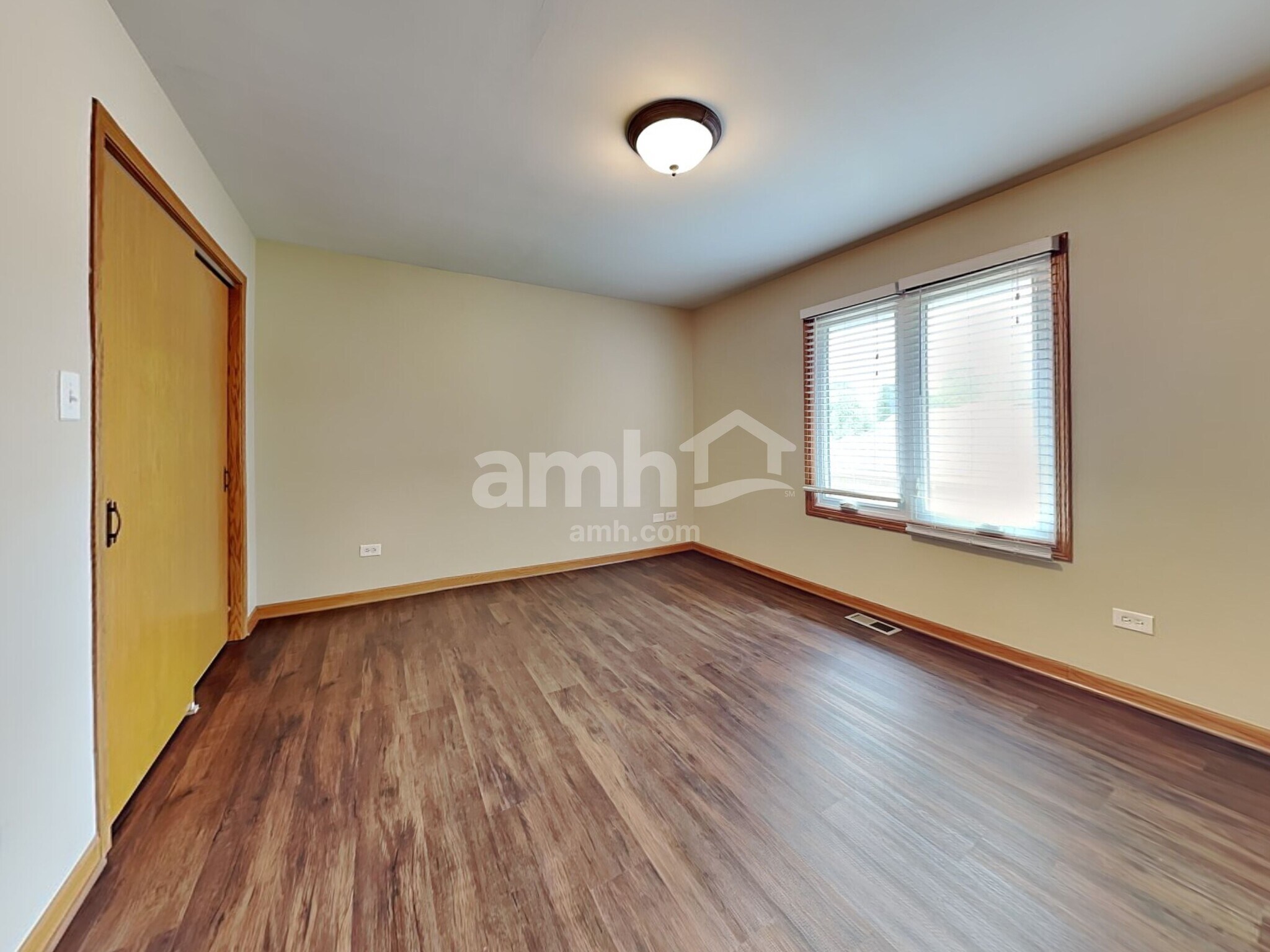 Building Photo - 2113 Cumberland Dr