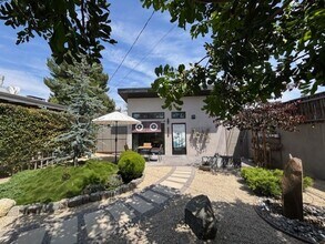 Building Photo - 1 Bed 1 Bath in North Hills Available Now