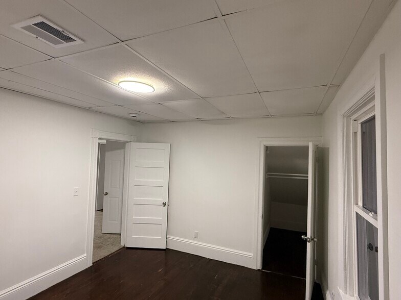 Bedroom available - 25 Wyman St