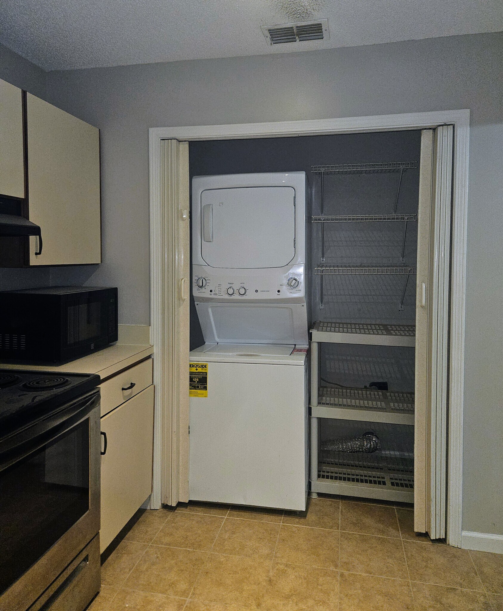 Laundry & pantry - 8300 Plaza Gate Ln