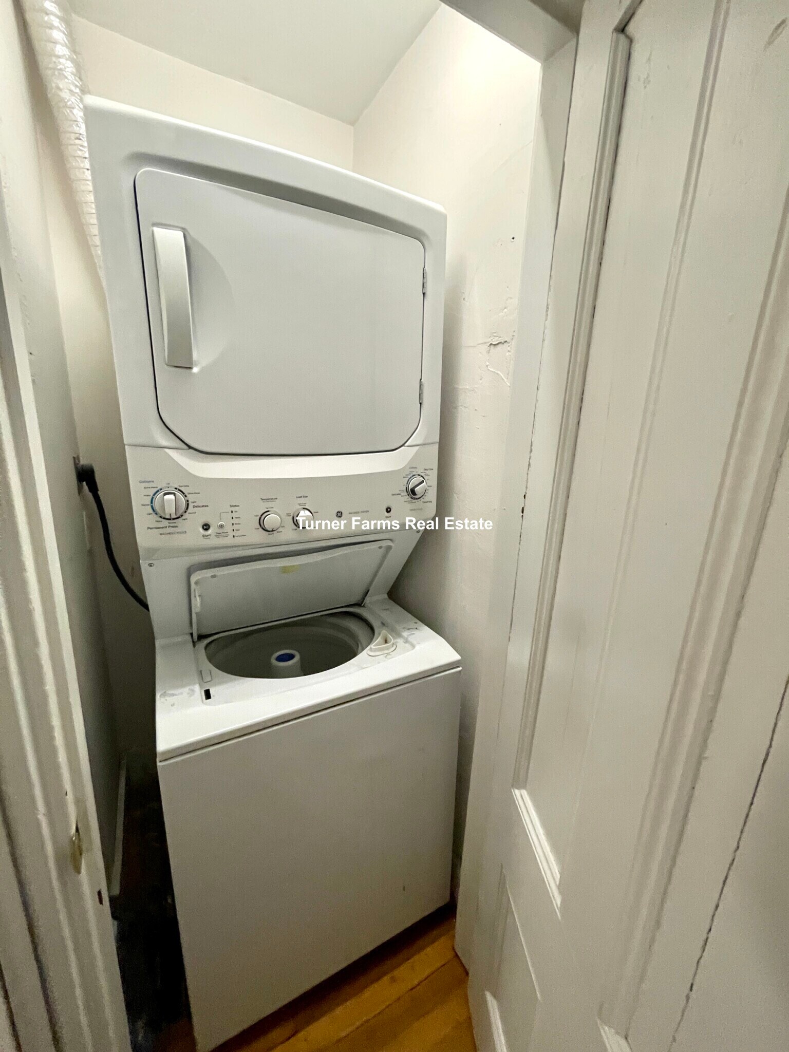 Building Photo - 40 Cedar St