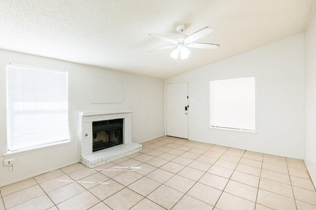 Building Photo - 140 N Troy Ave