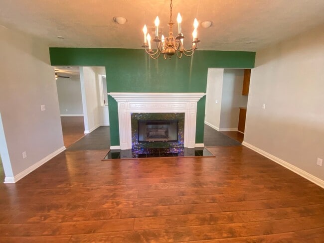 Building Photo - Charming, remodeled, country style home in private Simi Valley location.