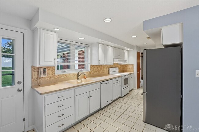 Building Photo - 1033 Georgian Dr