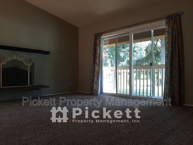 Building Photo - 391 NW Mosher Canyon Rd